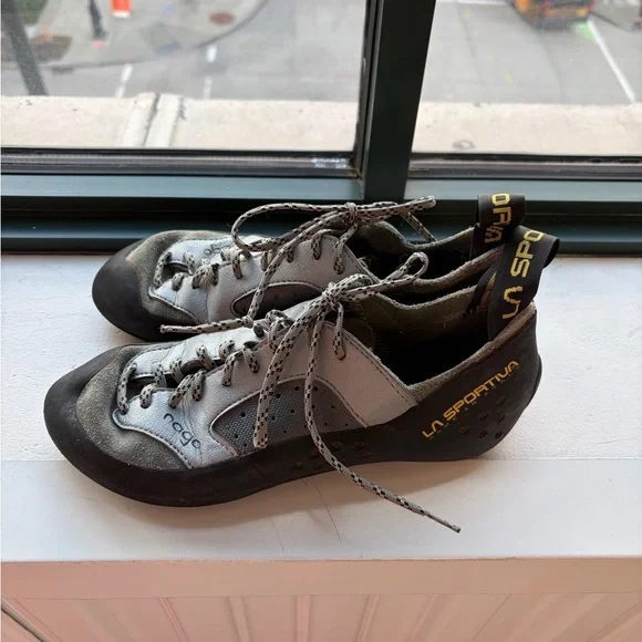 La Sportiva Nago women’s climbing shoes size 38.5, fits 8.5 - Picture 2 of 8